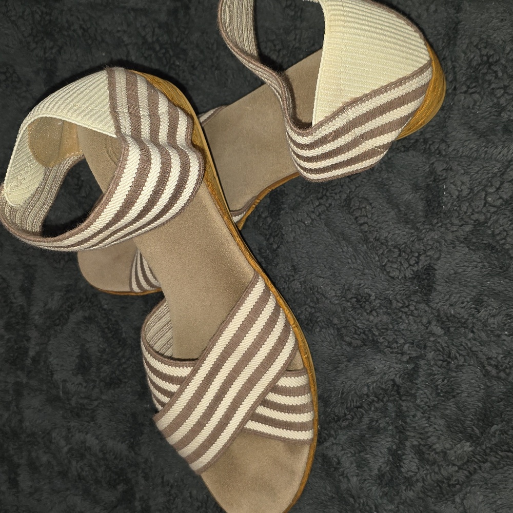 Charleston Shoe Comany Striped Tan Women's Sandals Size 10 (Candice #7)